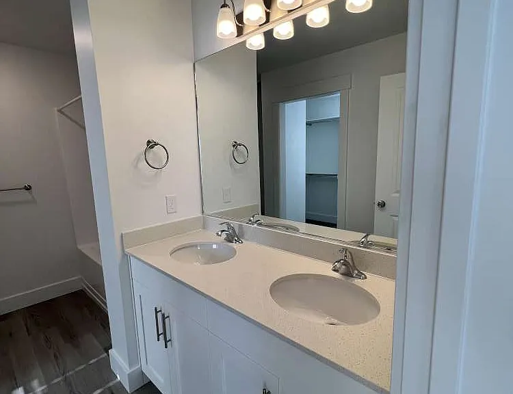 354 W 3085 S — Photo 9