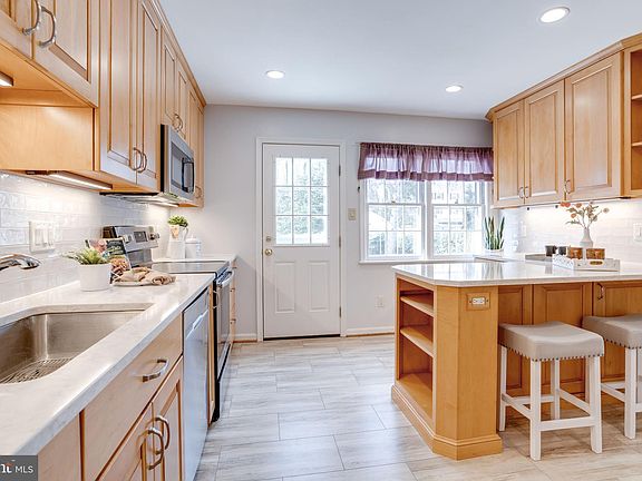 5th image of 8014 Garlot Dr