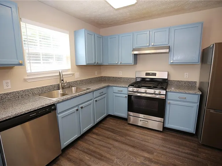 514 Carrington Ct — Photo 4