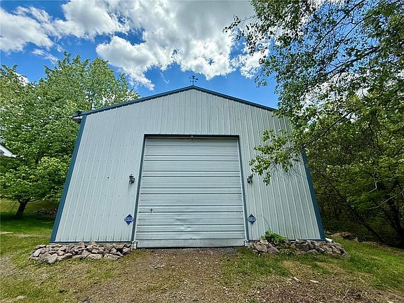 2nd image of 582 Stony Mountain Rd
