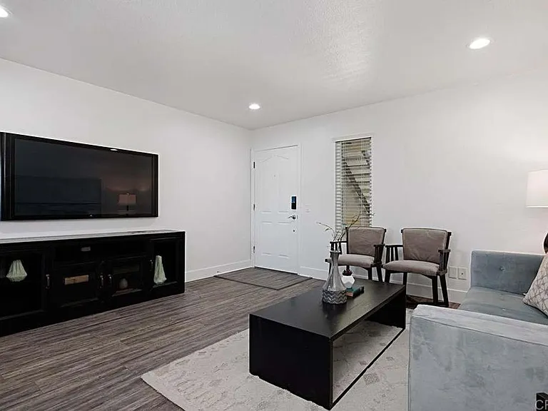 522 Calle Montecito #113 — Photo 2