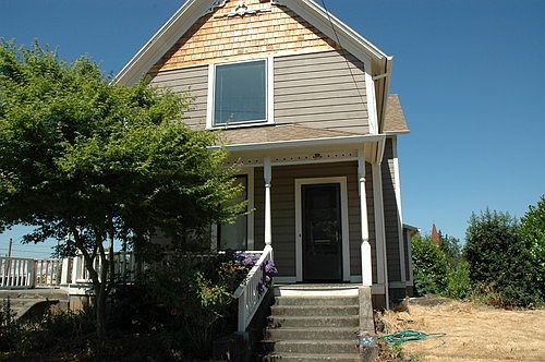 2nd image of 715 Monroe St