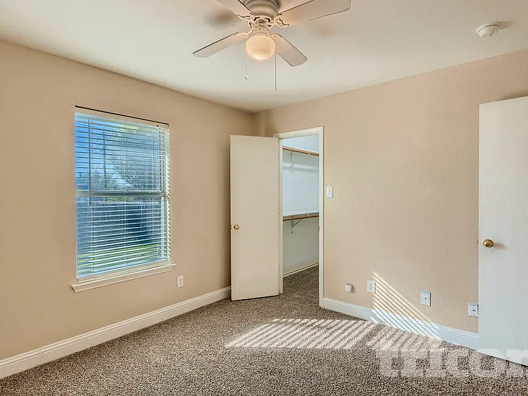 1023 Aries St — Photo 7
