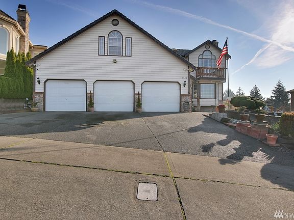 3rd image of 1525 64th Ave NE
