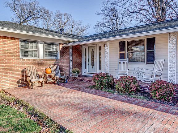 4th image of 1957 Montclair Dr