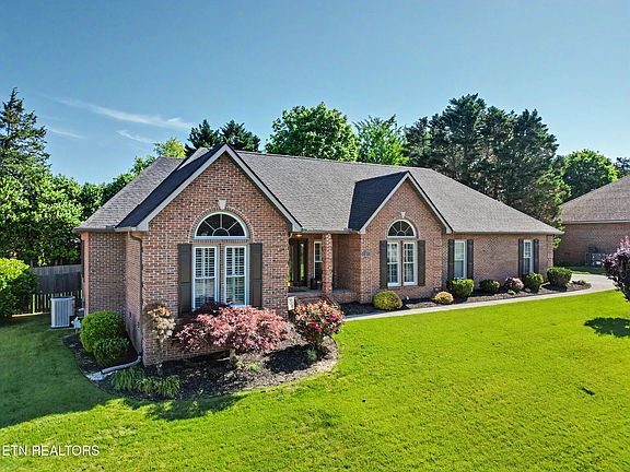 2nd image of 818 Somerset Dr