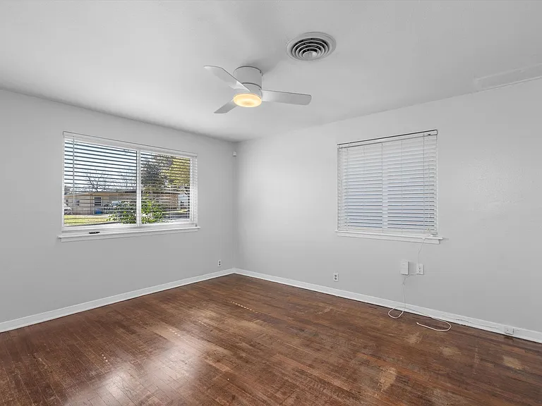4900 Eastdale Dr — Photo 19