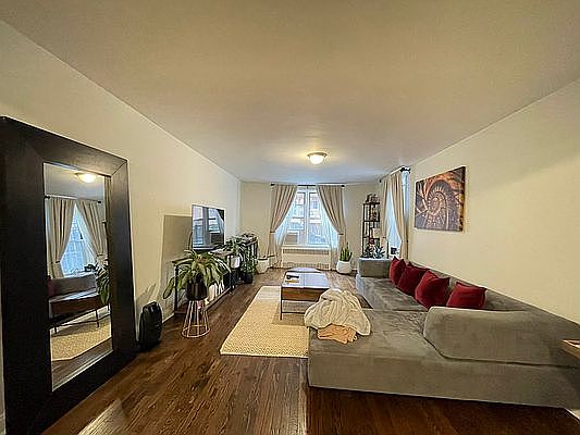 5th image of 307 Sterling St #M1