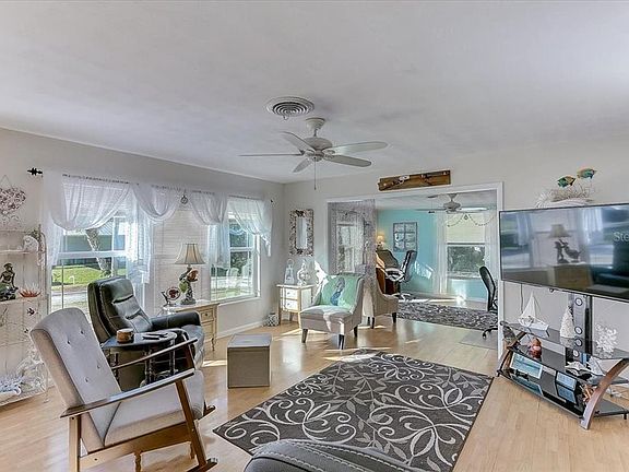 3rd image of 1420 Duncan Pl