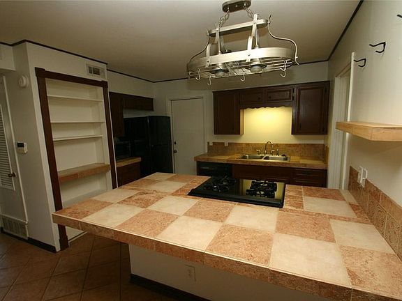 4th image of 6702 Isabelle Dr