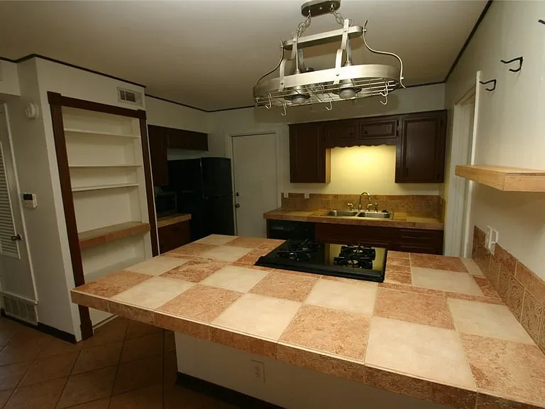 6702 Isabelle Dr — Photo 4