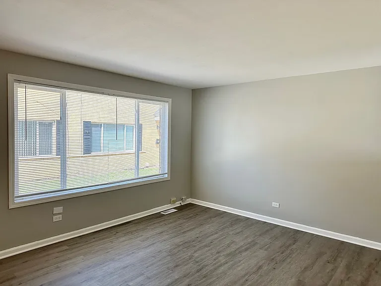 1721 E Roosevelt Rd #2 — Photo 5