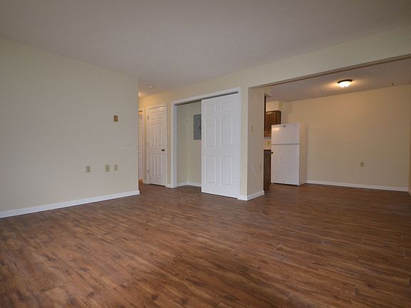 5th image of 710 Elm Dr APT 7