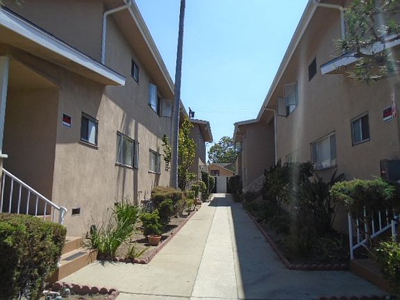 2nd image of 10948 Crenshaw Blvd APT 3