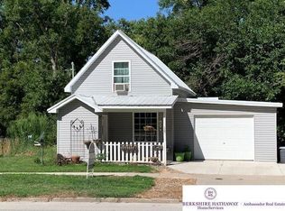 587 N 1st St, Missouri Valley, IA 51555