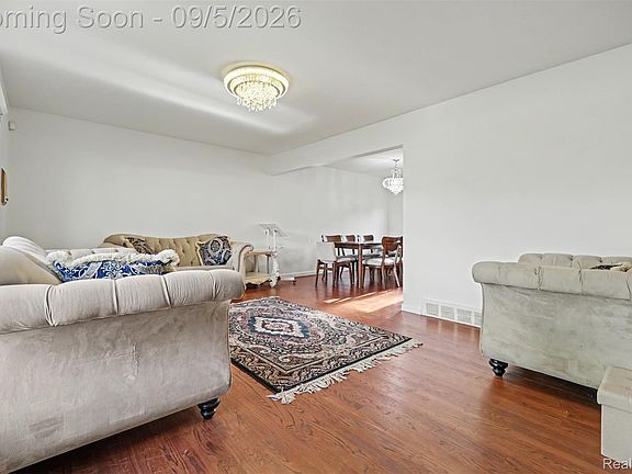 5th image of 369 Norborne Ave