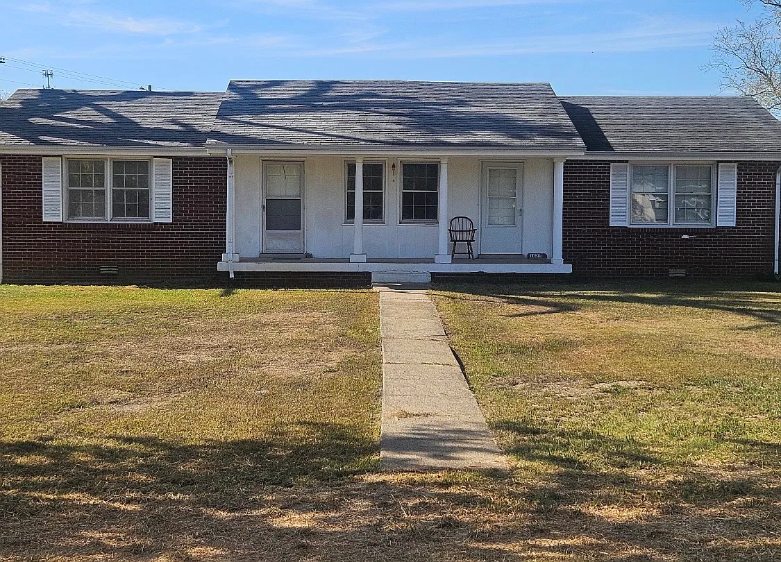 2 bed, 825 sqft, $1,200 — Photo 2