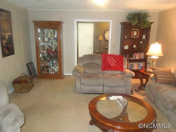 4th image of 1068 Maplewood Ct