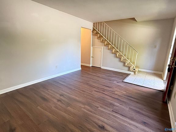 3rd image of 2859 Wynterhall Rd