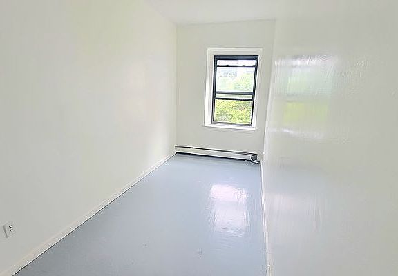 4th image of 127 E 28th St #5