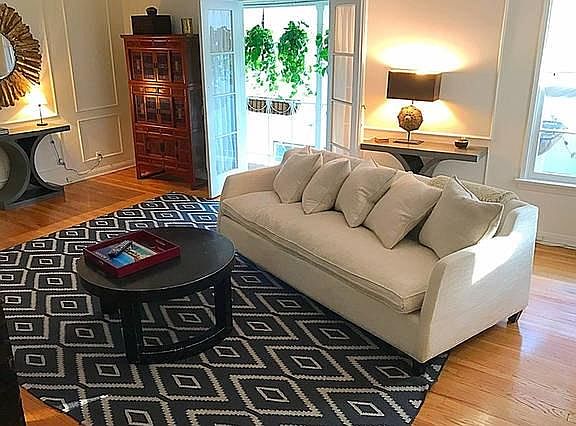 2nd image of 1134 Larrabee St #4