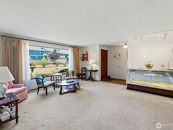 4th image of 1874 Lenore Drive