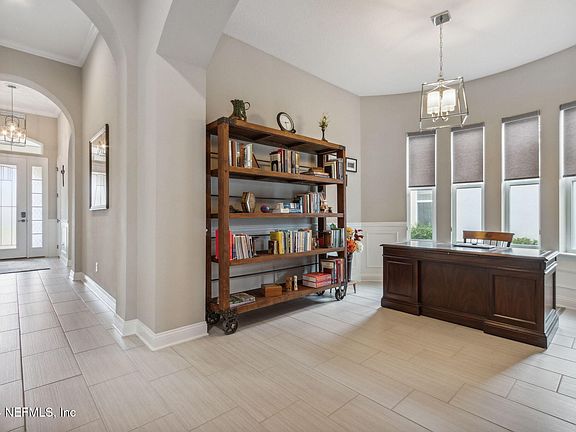 5th image of 2884 PESCARA Drive