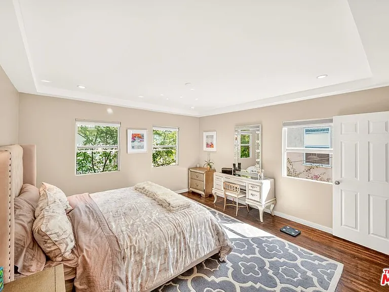 9928 Robbins Dr — Photo 26