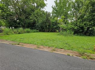 1017 S Chestnut St, Eldon, MO 65026