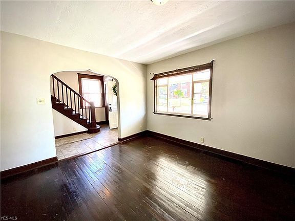 4th image of 1555 Huguelet St