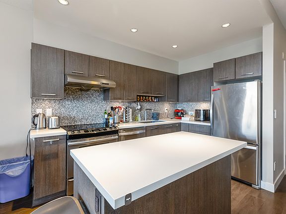 5th image of 963 Charland Ave #1403