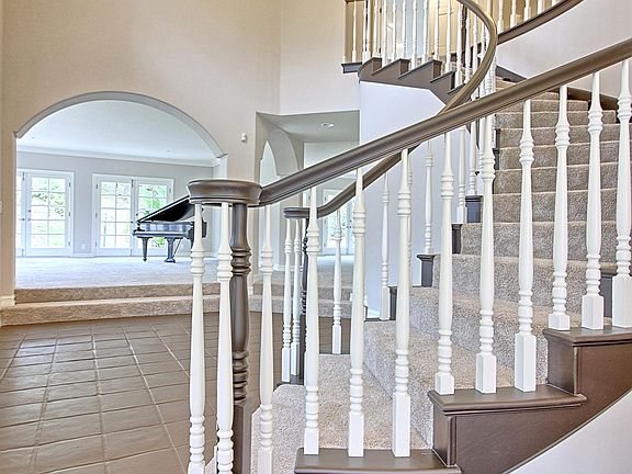 5th image of 486 Marymount Ct