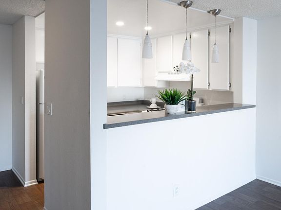 3rd image of 1255 N Orange Dr APT 108