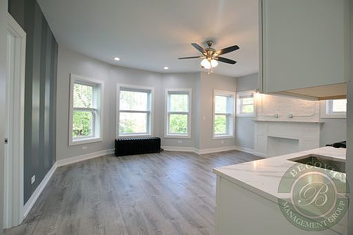 5th image of 1055 W Glenlake Ave #2