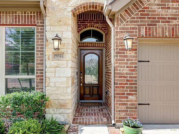 4th image of 19311 Blueberry Cedar Dr