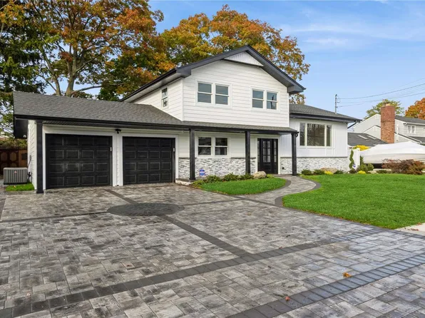 21 S Merrick Road, Massapequa, NY 11758