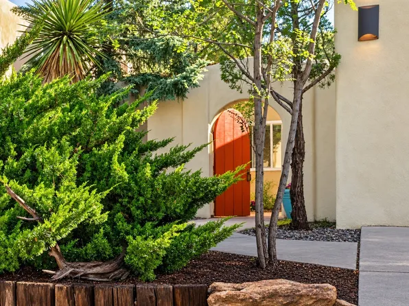 2758 Via Venado, Santa Fe, NM 87505