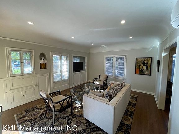 3rd image of 1552 N Lake Ave
