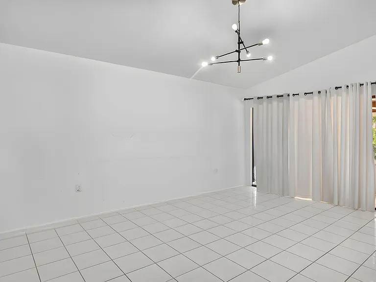 7690 Solimar Cir — Photo 12