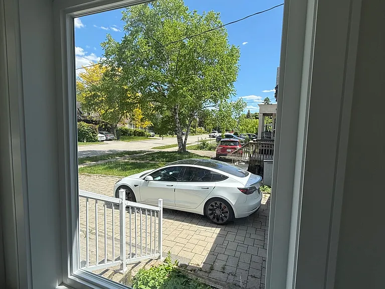 88 Lawrence Ave — Photo 4