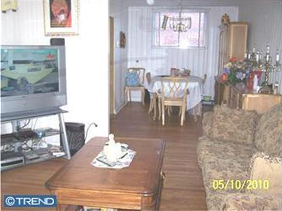 2nd image of 7302 Elmwood Ave