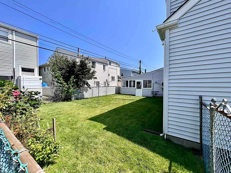 411 N Delavan Ave — Photo 25