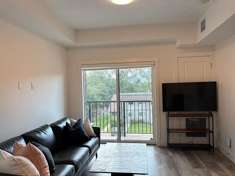 1 bed, 1.0 bath, $1,600 — Photo 2