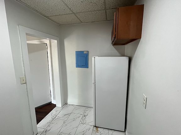 4th image of 1221 White Ave