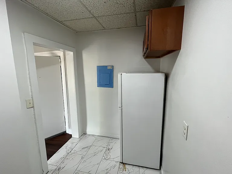 1221 White Ave — Photo 4