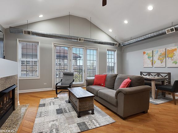 2nd image of 1836 W Belmont Ave APT 4