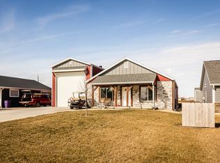 207 E 9th St, Milford, KS 66514