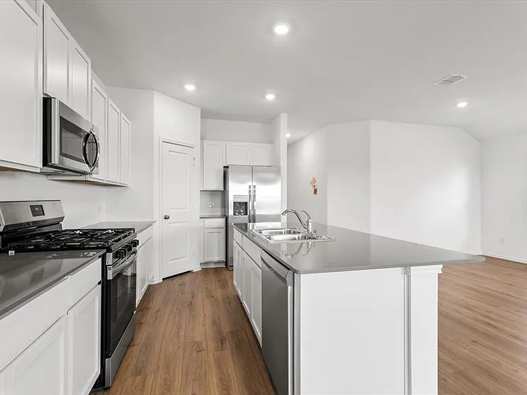 363 Avre Loop — Photo 12
