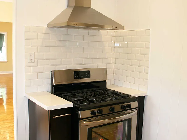 8001 1/2 Blackburn Ave — Photo 13