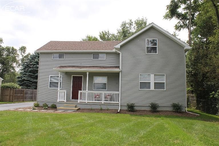 1st image of 300 McFarland St